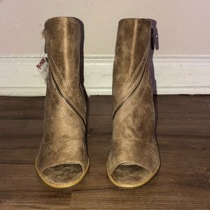 NWT White Mountain booties size 8 1/2